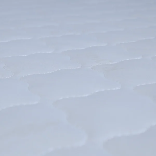 این تصویر یه عکس از روی تشک رویال دو نفره مدل ریلکس صادراتی طبی پددار قطر ۳۳ سانتیمتر سایز ۱۴۰×۲ است